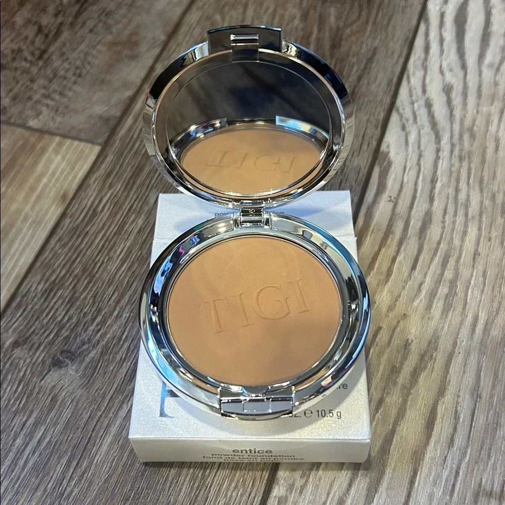 TIGI Compact Pressed Powder Foundation - Beige Tan